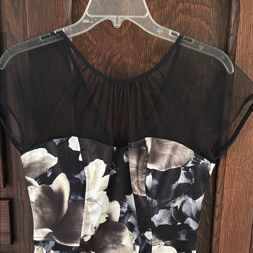 Maggy London Black and White Sheath Dress Sweetheart Neckline - Picture 4 of 6